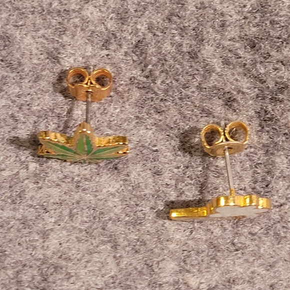Stoner Earrings - Picture 3 of 5